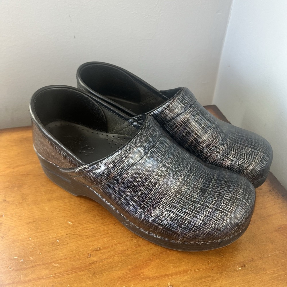 Dansko Professional Clogs Size 40 US 9.5-10 Black Blue Striped Slip‎ On Patent